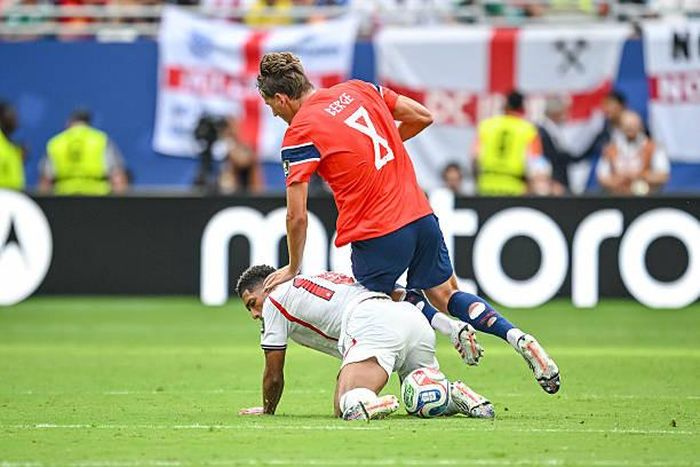 Sander Berge sẽ là bổ sung lý tưởng cho hàng tiền vệ MU. Ảnh: Getty Images.