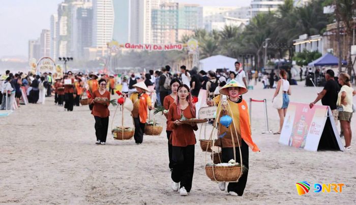 Lễ hội Đà Nẵng Food Tour 2026 vừa diễn ra tạo sự hấp dẫn, thu hút đông đảo du khách. Ảnh: ĐẮC MẠNH