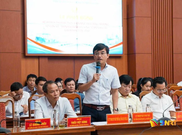 Doanh nghiệp trao đổi giải pháp thu hút đầu tư, thúc đẩy tăng trưởng "2 con số". Ảnh: HỒ QUÂN