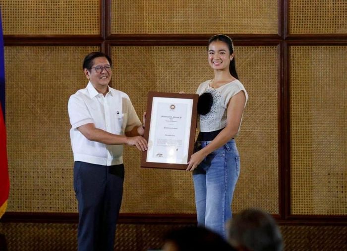 Alexandra Eala và Tổng thống Philippines - ông Ferdinand Marcos Jr.