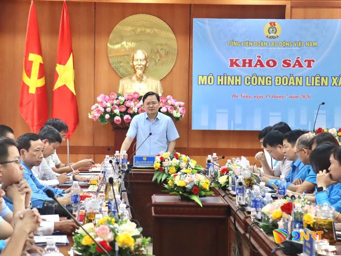 Chủ tịch Tổng Liên đoàn Lao động Việt Nam Nguyễn Anh Tuấn chủ trì buổi làm việc. Ảnh: QUỐC TUẤN