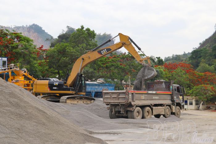 Tăng công suất khai thác các điểm mỏ vật liệu xây dựng đã được cấp phép là giải pháp tăng nguồn cung.