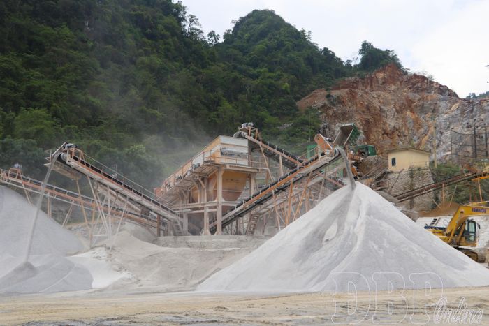 Tiếp tục hoàn thiện thủ tục đấu giá khai thác các điểm mỏ mới góp phần tăng nguồn cung vật liệu xây dựng.