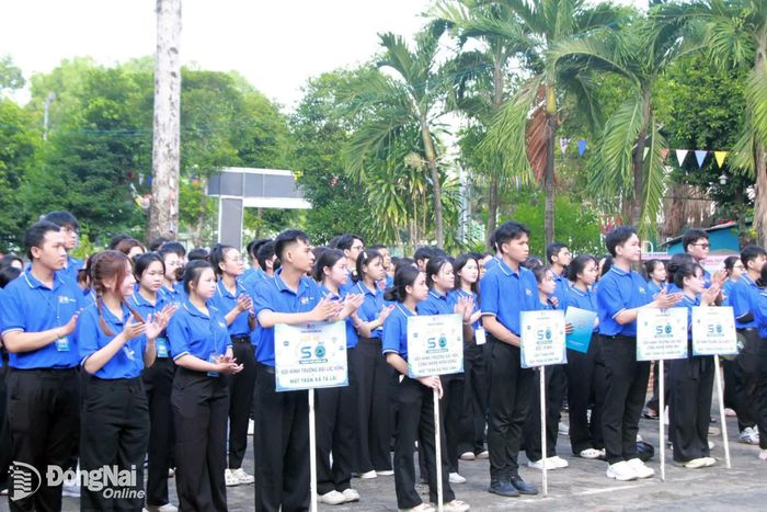 Các đội hình tham gia lễ xuất quân. Ảnh: Nga Sơn