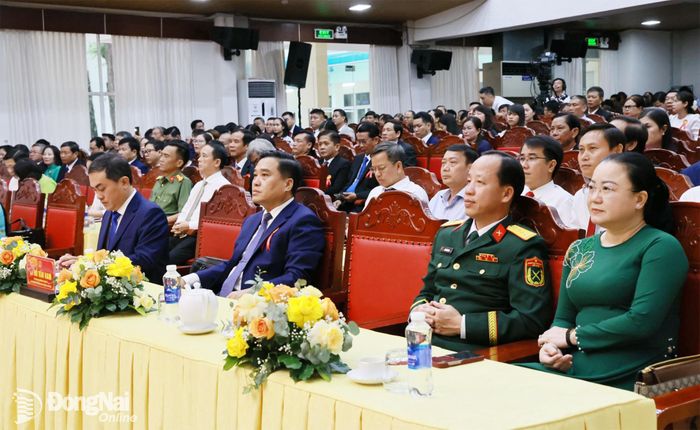 Các đồng chí lãnh đạo thành phố dự buổi lễ. Ảnh: Công Nghĩa