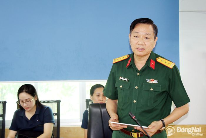 Thượng tá Nguyễn Huy Tân, Giám đốc Viettel Đồng Nai chia sẻ tại hội nghị. Ảnh: Hải Quân