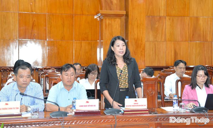 Đại biểu thảo luận, đóng góp ý kiến tại hội nghị. 