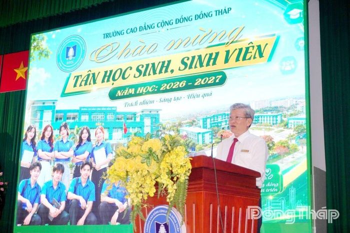 Thạc sĩ Trần Văn Lực, Phó Hiệu trưởng Trường Cao đẳng Cộng đồng Đồng Tháp, phát biểu tại buổi lễ. 
