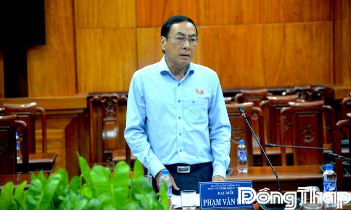 Đại biểu Phạm Văn Hòa phát biểu tại buổi khảo sát.
