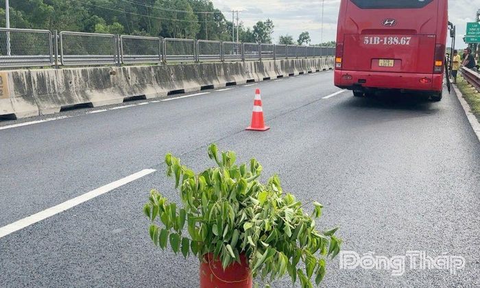 Tài xế chủ quan đặt cảnh báo quá gần, tiềm ẩn nguy cơ tai nạn rất cao vào chiều 14-7