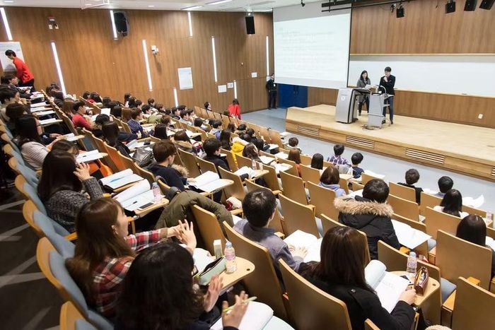 Nhân sự hỗ trợ giáo dục đại học làm việc theo chế độ 40 giờ/tuần. Ảnh: VGP