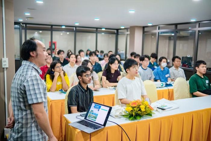 Trường học có sự tham dự của hơn 40 nhà khoa học, nghiên cứu sinh, nhà nghiên cứu trẻ và sinh viên đến từ 7 quốc gia trên thế giới. Ảnh: An Nhiên