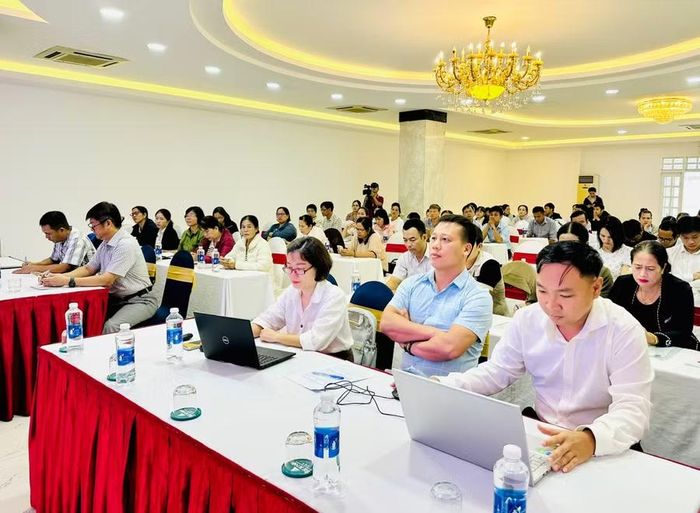  Trên 80 cán bộ, nhân viên y tế phụ trách công tác phòng, chống dịch tại Trung tâm Kiểm soát bệnh tật tỉnh, trạm y tế trên địa bàn tỉnh tham gia hội thảo. Ảnh: Như Nguyện 