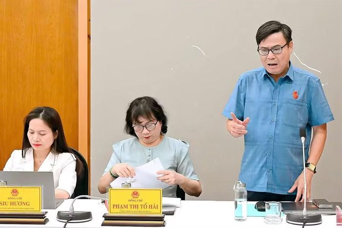  Đại biểu Phạm Văn Cường - Bí thư Đảng ủy, Chủ tịch HĐND xã Đức Cơ đề xuất cần có giải pháp ngăn chặn tội phạm ma túy đang diễn biến phức tạp ở các địa bàn biên giới. Ảnh: Đức Thụy 