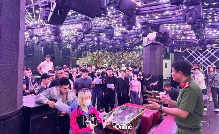 Công an phường Nha Trang tổ chức tuyên truyền, rà soát ma túy tại Công ty Hoàn Kim.