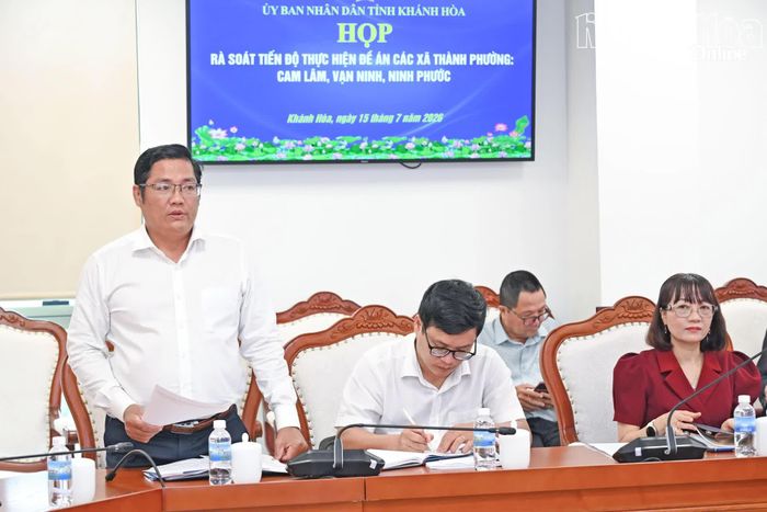 Lãnh đạo Sở Nội vụ phát biểu.