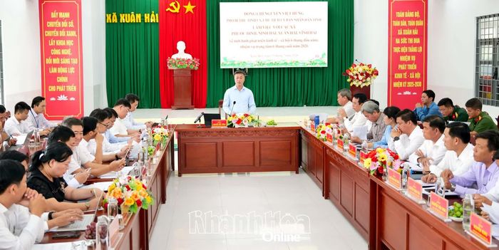 Quang cảnh buổi làm việc.