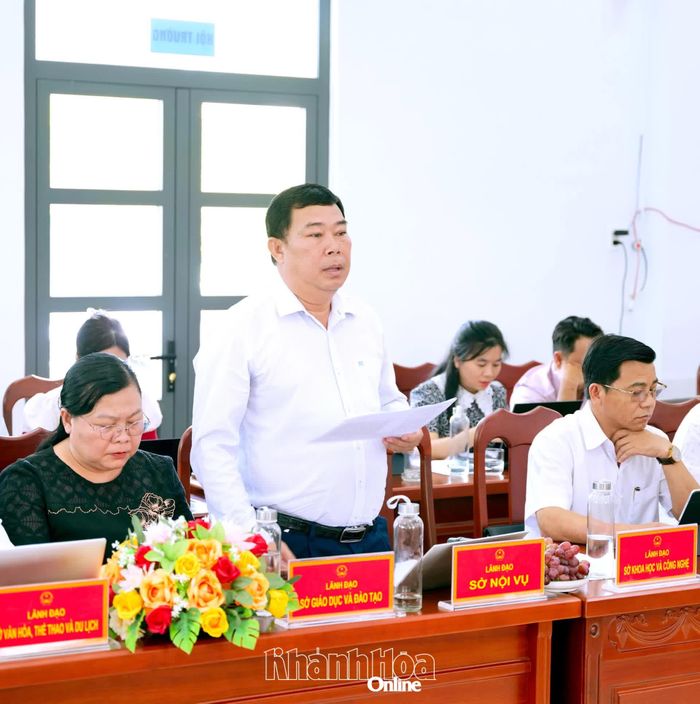 Lãnh đạo Sở Nội vụ làm rõ các nội dung về tuyển dụng, sử dụng và bố trí đội ngũ cán bộ, công chức.