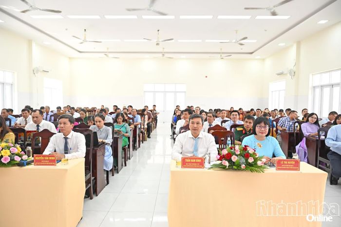 Các đại biểu dự hội nghị.