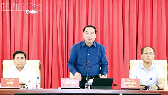 Phó Bí thư Thường trực Tỉnh ủy Hồ Xuân Trường phát biểu kết luận hội nghị.