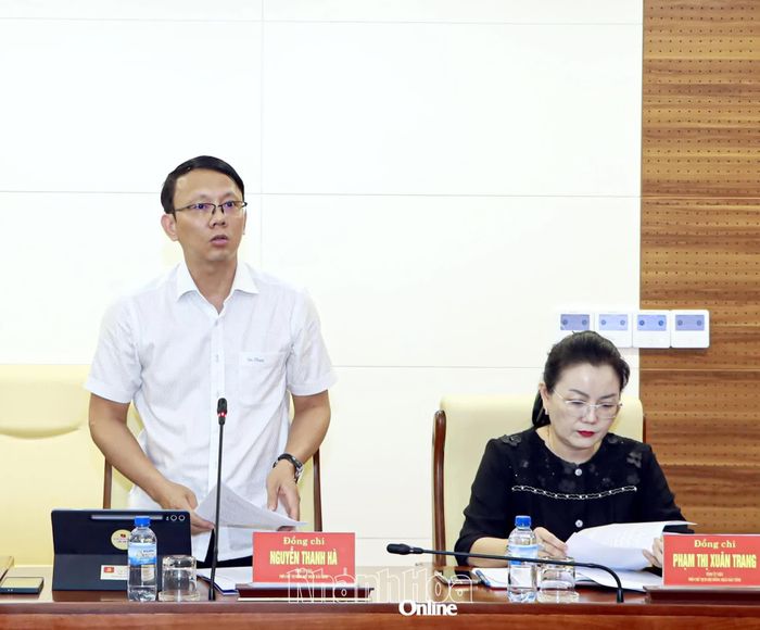 Đồng chí Nguyễn Thanh Hà - Phó Chủ tịch UBND tỉnh báo cáo một số nội dung.