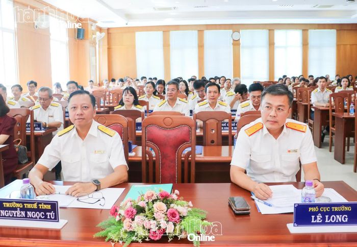 Lãnh đạo Cục Thuế và Thuế tỉnh Khánh Hòa tham dự hội nghị.