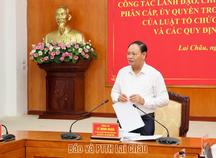 Đồng chí Lê Minh Ngân - Bí thư Tỉnh ủy, Chủ tịch HĐND tỉnh phát biểu kết luận cuộc họp.