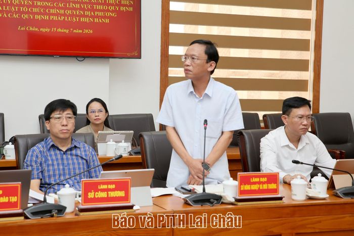 Lãnh đạo Sở Nông nghiệp và Môi trường phát biểu ý kiến tại cuộc họp.