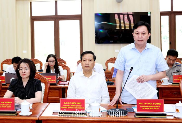 Đồng chí Lò Văn Cương - Ủy viên Ban Thường vụ, Chủ nhiệm Ủy ban Kiểm tra Tỉnh ủy phát biểu tại buổi làm việc.