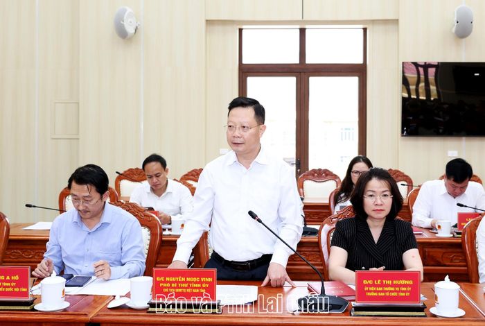 Đồng chí Nguyễn Ngọc Vinh - Phó Bí thư Tỉnh ủy, Chủ tịch Ủy ban Mặt trận Tổ quốc Việt Nam tỉnh phát biểu tại buổi làm việc.