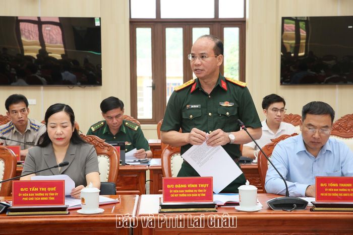 Đồng chí Đặng Vĩnh Thụy - Ủy viên Ban Thường vụ Tỉnh ủy, Chỉ huy trưởng Bộ Chỉ huy Quân sự tỉnh phát biểu tại buổi làm việc.
