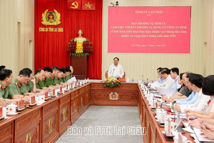 Quang cảnh buổi làm việc.