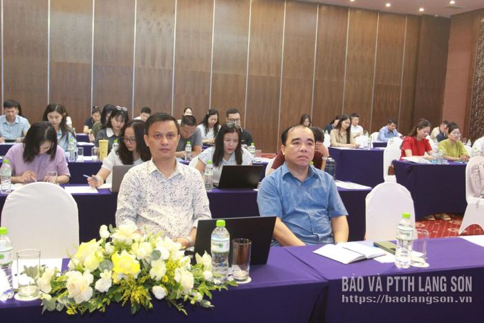Đại biểu tham dự khai giảng lớp bồi dưỡng