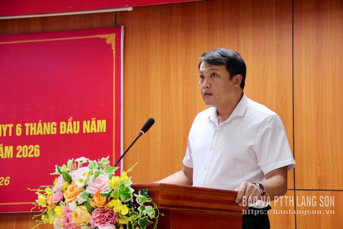 Đại diện Chi bộ BHXH cơ sở Tràng Định phát biểu tham luận tại hội nghị