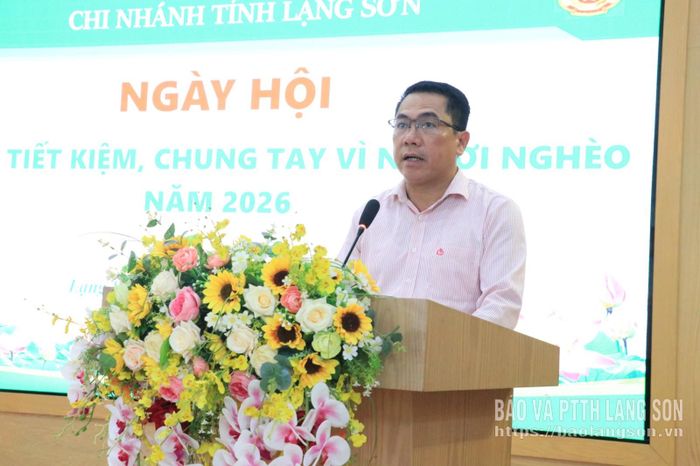Lãnh đạo Chi nhánh Ngân hàng Chính sách xã hội tỉnh phát biểu tại ngày hội