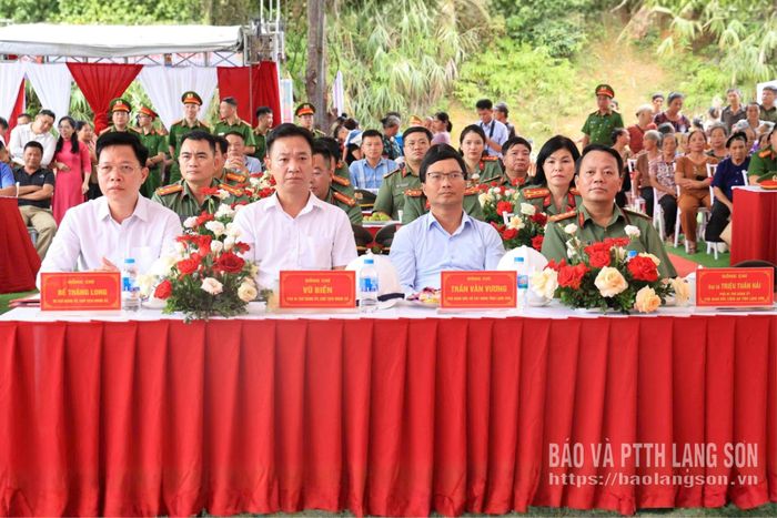 Các đại biểu tham dự buổi lễ