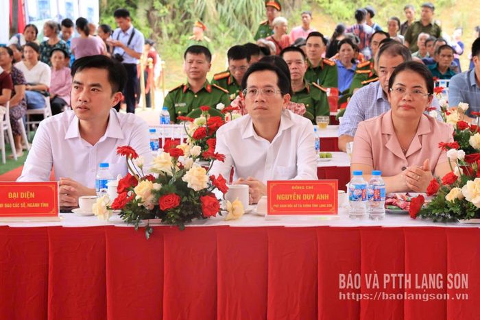 Các đại biểu tham dự buổi lễ