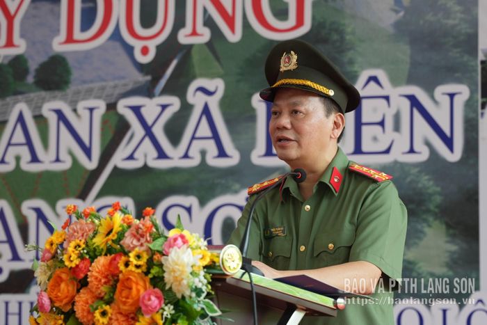 Lãnh đạo Công an tỉnh phát biểu tại buổi lễ