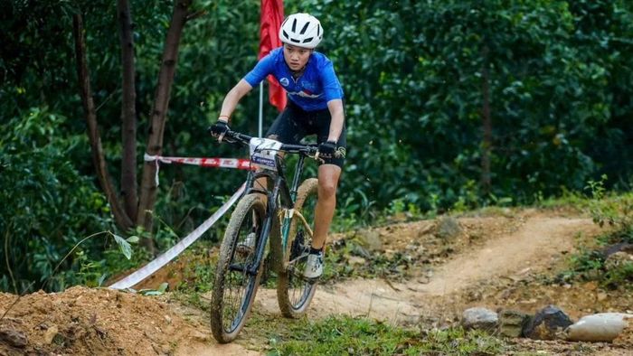 Các vận động viên thi đấu hết mình.