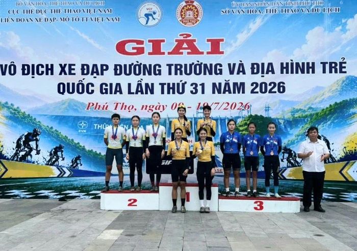 Trao giải cho các vận động viên.