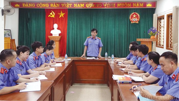 Lãnh đạo Viện Kiểm sát Nhân dân khu vực 5 tổ chức họp triển khai việc xem xét, thẩm định tài sản tại chỗ.