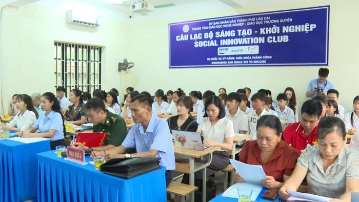 Đại biểu tham dự hội thảo.