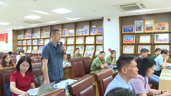 Đại biểu tham dự hội nghị phát biểu ý kiến.