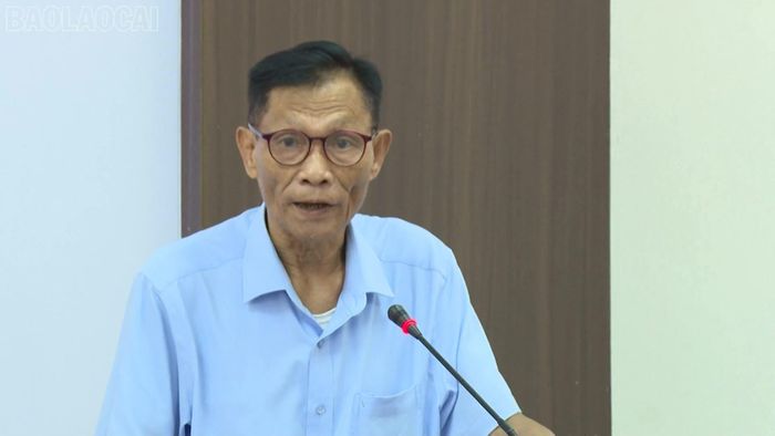 Đại biểu tham luận tại hội thảo.