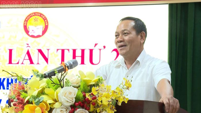 Lãnh đạo Hội Khuyến học tỉnh phát biểu tại hội nghị.