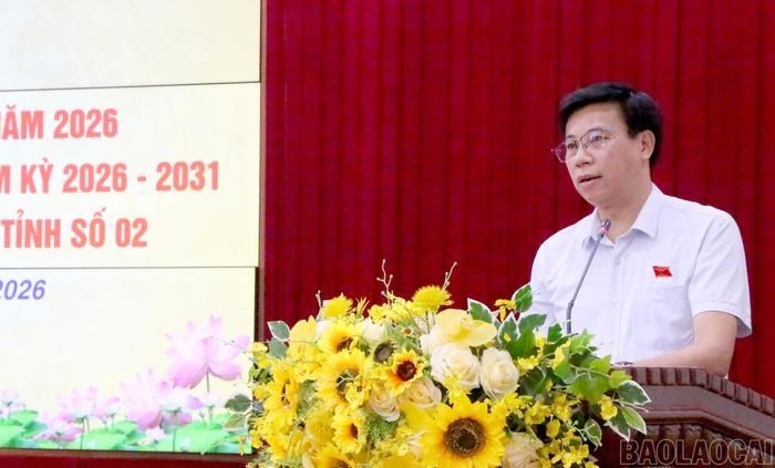 Đồng chí Lê Minh Đức - Bí thư Đảng ủy, Chủ tịch HĐND xã Yên Bình, Tổ trưởng Tổ đại biểu số 02 HĐND tỉnh thông tin tới cử tri kết quả kỳ họp thường lệ giữa năm 2026 của HĐND tỉnh khóa XVII.