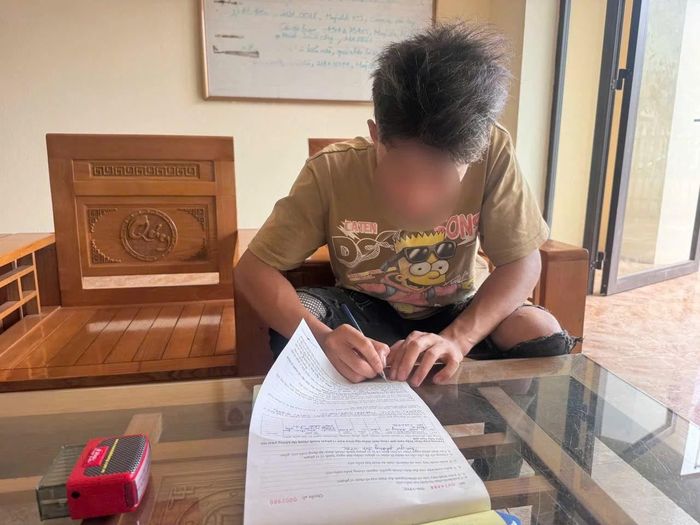 Người vi phạm làm việc tại cơ quan công an.