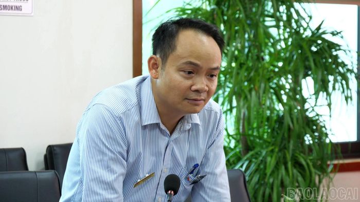 Đại diện Chi nhánh Luyện đồng Lào Cai báo cáo tại buổi làm việc