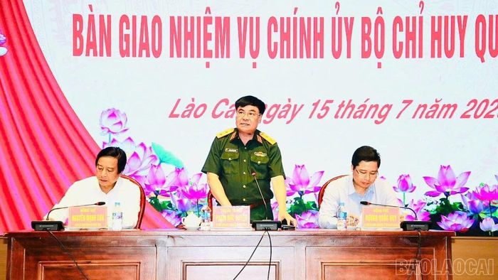 Trung tướng Phạm Đức Duyên - Bí thư Đảng ủy, Chính ủy Quân khu 2; đồng chí Dương Quốc Huy - Ủy viên Trung ương Đảng, Bí thư Tỉnh ủy Lào Cai; đồng chí Nguyễn Mạnh Sơn - Phó Bí thư Tỉnh ủy Phú Thọ đồng chủ trì hội nghị.