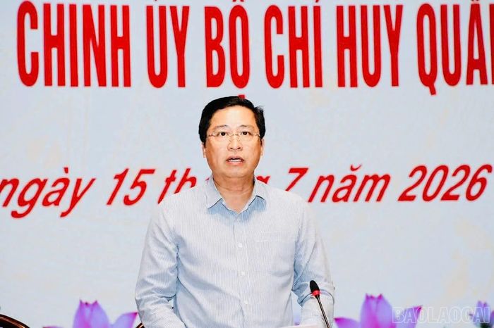 Đồng chí Dương Quốc Huy - Ủy viên Trung ương Đảng, Bí thư Tỉnh ủy Lào Cai phát biểu tại hội nghị.